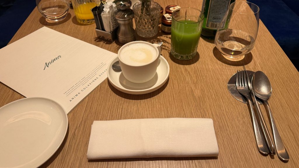 The Rome EDITION Fruehstueckstisch