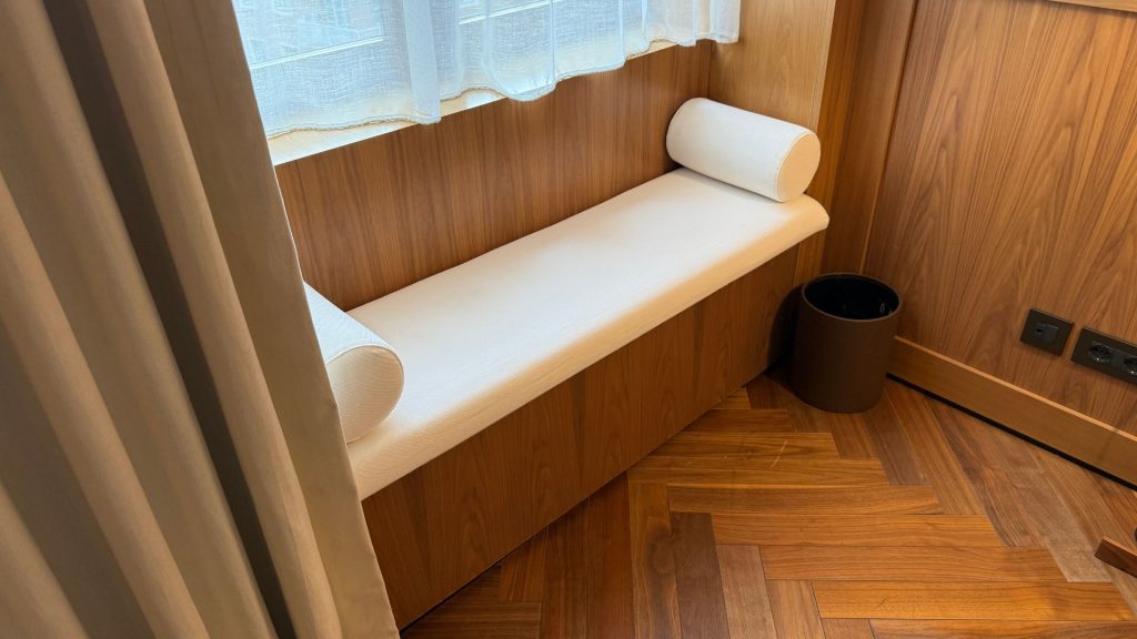 The Rome EDITION Sitz Fenster