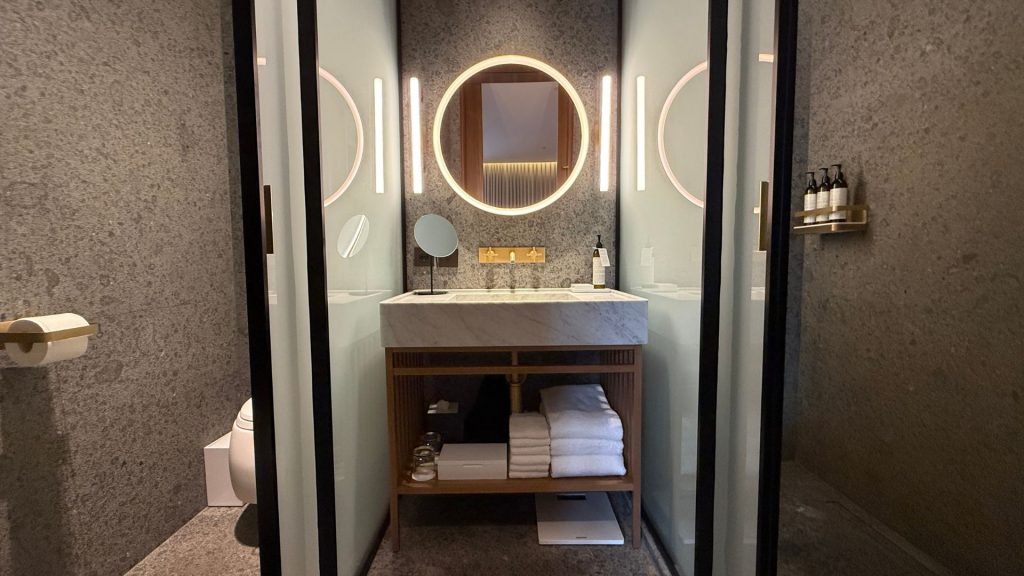 The Rome EDITION Blick ins Badezimmer