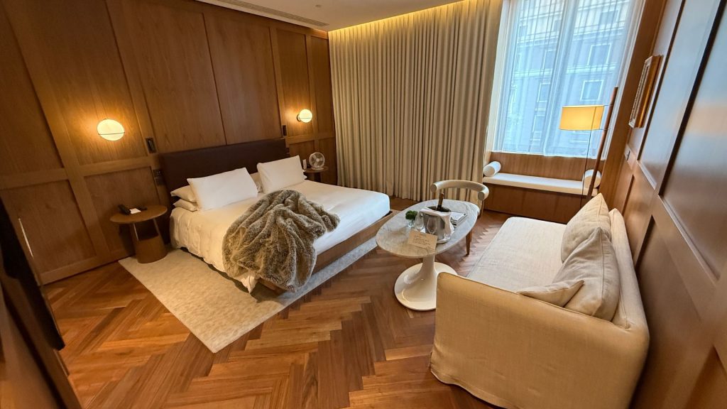 The Rome EDITION Wohn Schlafzimmer