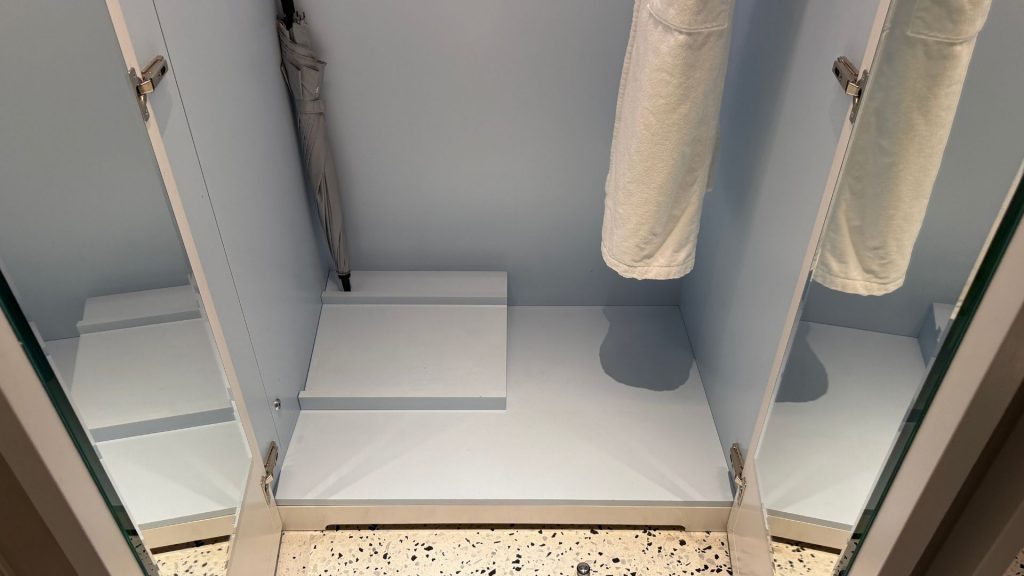 The St. Regis Rome Abstellflaeche Kleiderschrank