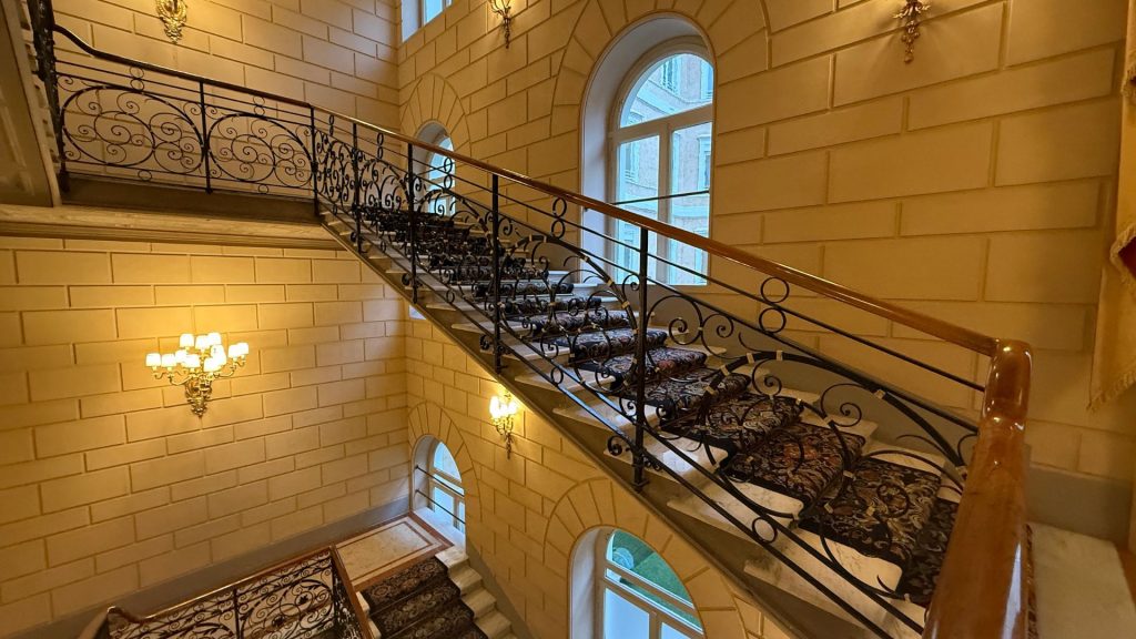 The St. Regis Rome Treppenhaus