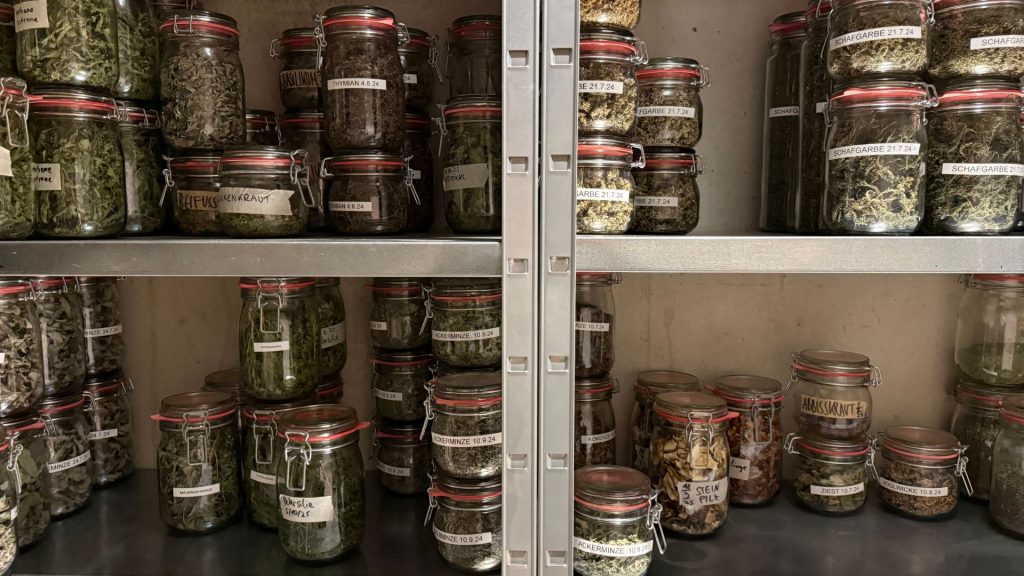 Eriro Alpine Hide Kraeuter Keller 1