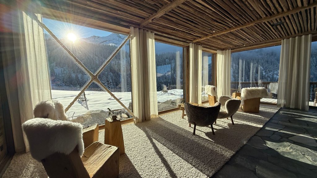 Eriro Alpine Hide Sessel Fenster 2