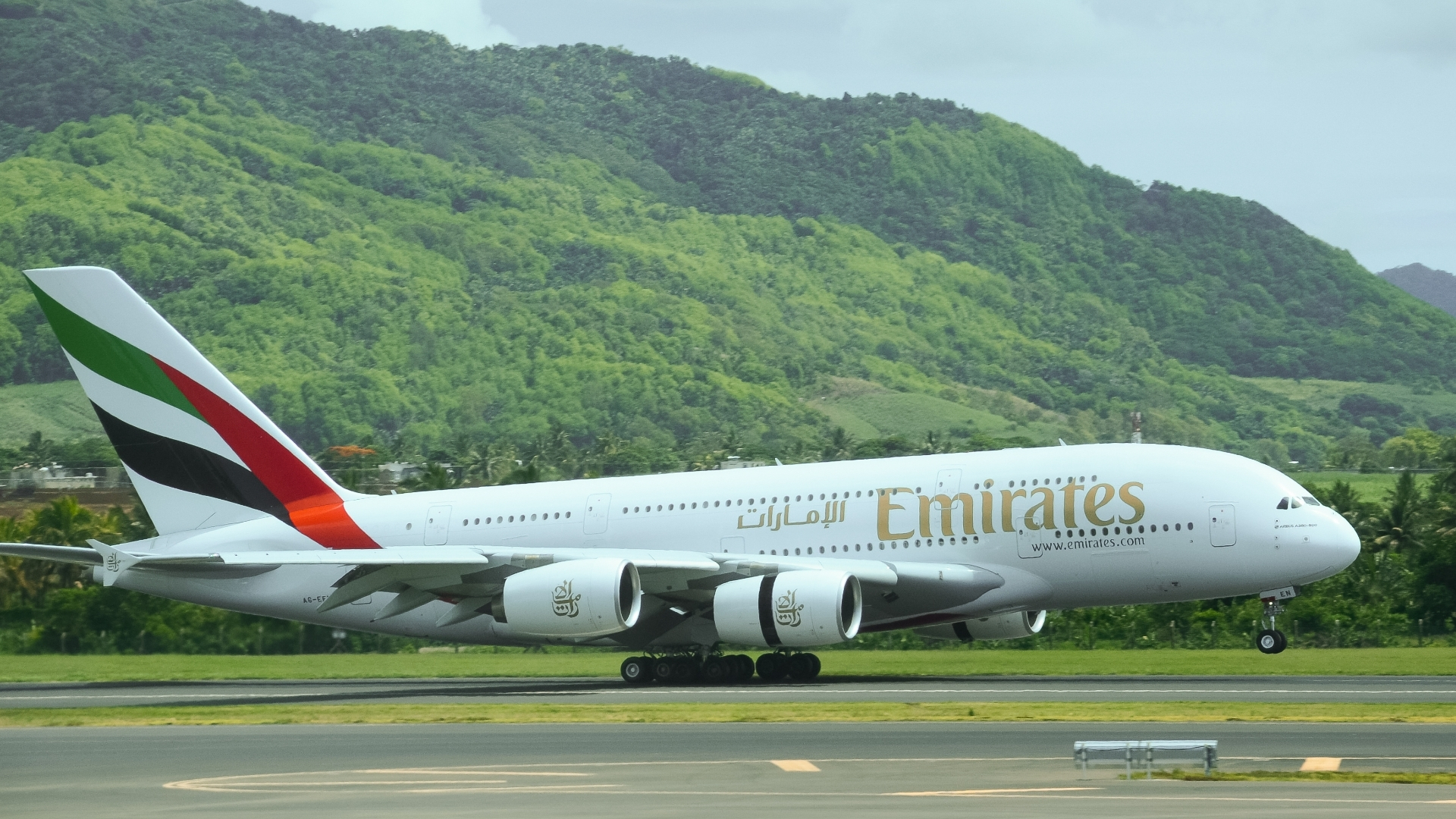 Emirates A380inmru