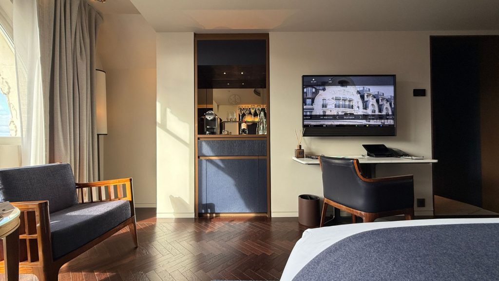 Mandarin Oriental Lutetia Paris Minibar Fernseher