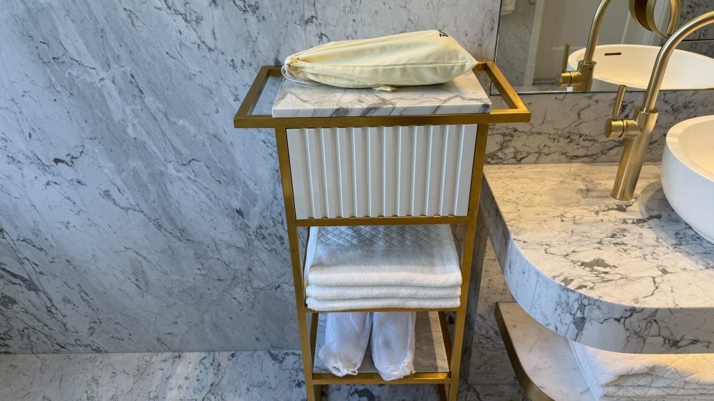 Matild Palace Budapest Badezimmer Regal