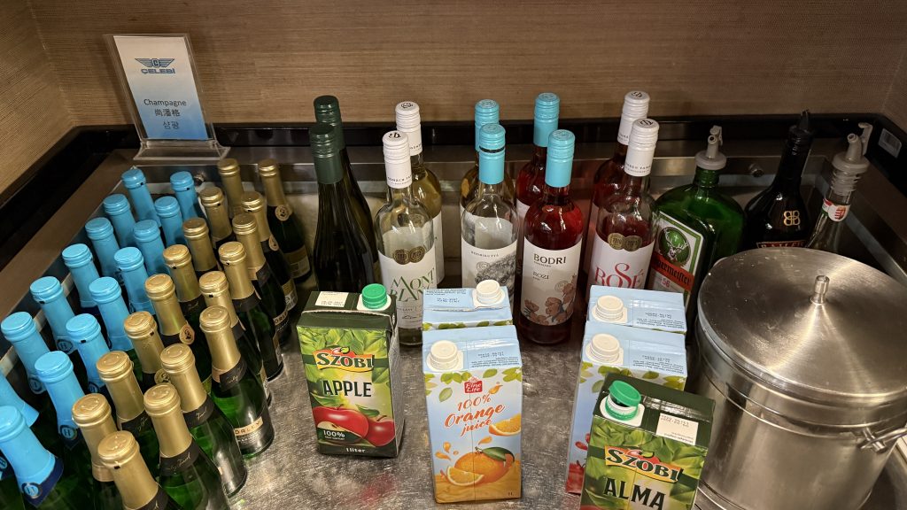 Platinum Lounge Budapest Saft und Wein