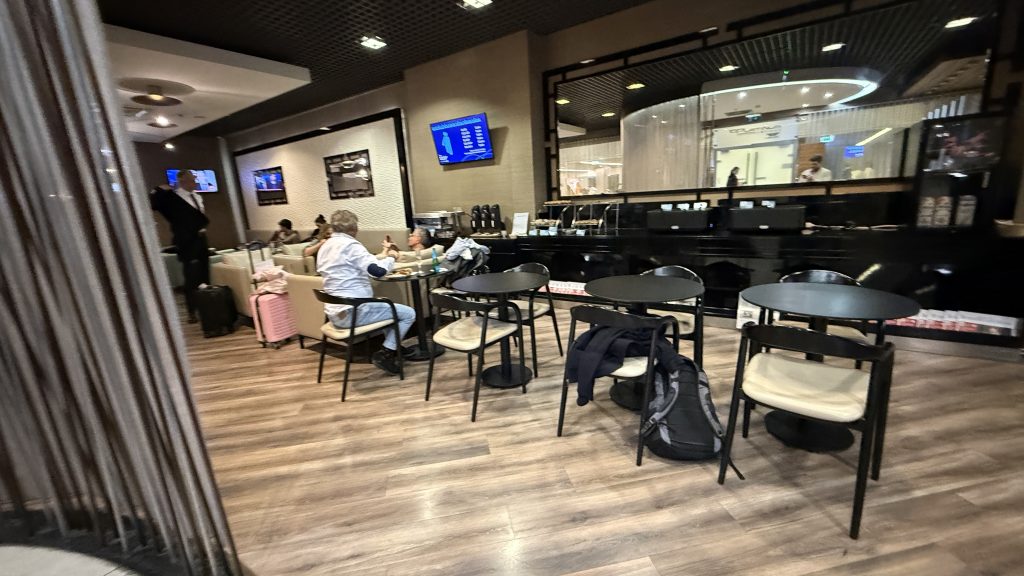 Platinum Lounge Budapest Tische In Der Mitte