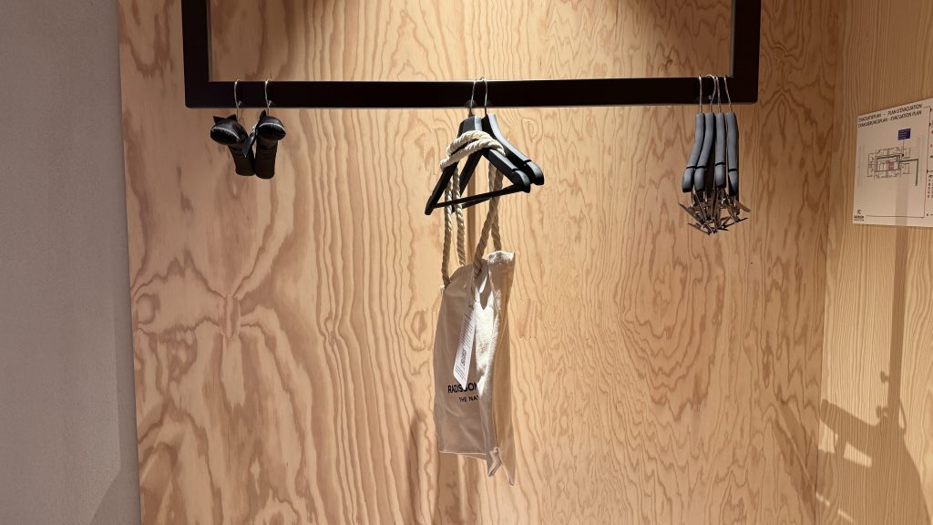 Radisson Collection The National Brüssel Kleiderschrank Offen 2