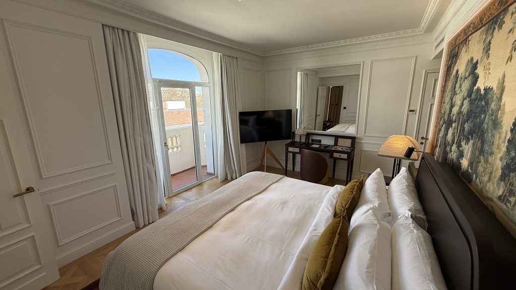 The Palace Madrid Schlafzimmer Fenster