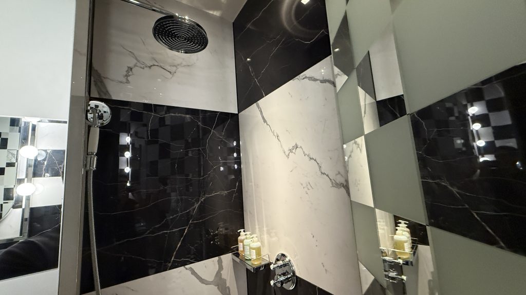 W Budapest Dusche