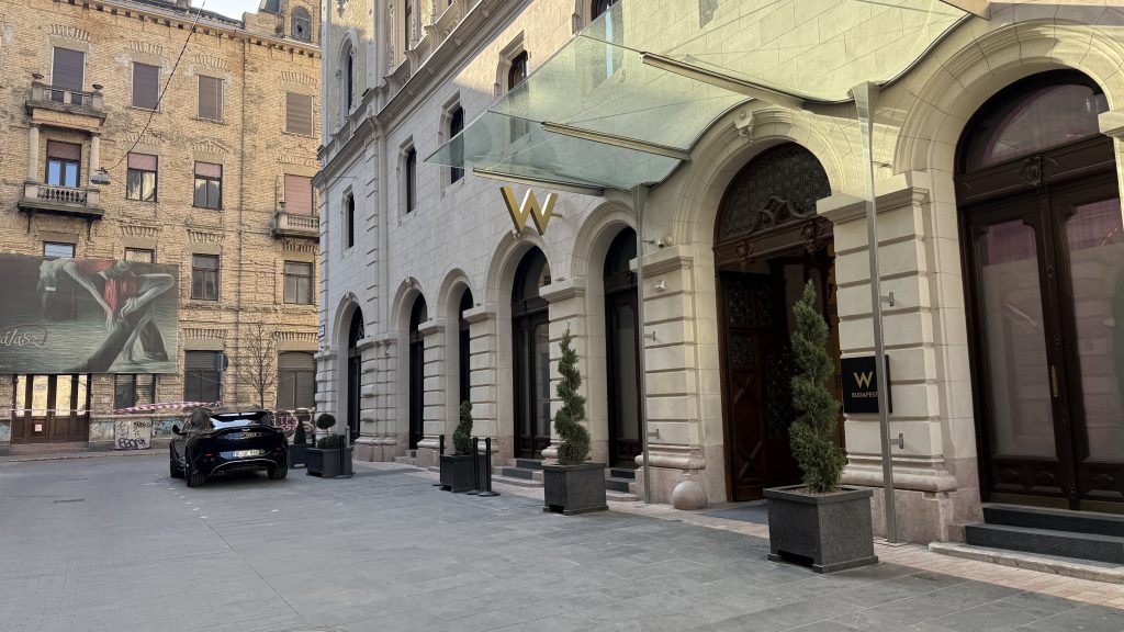 W Budapest Eingang 2