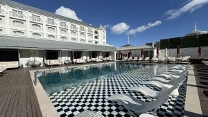 InterContinental Table Bay Hotel Kapstadt Pool Mit Hotelansicht