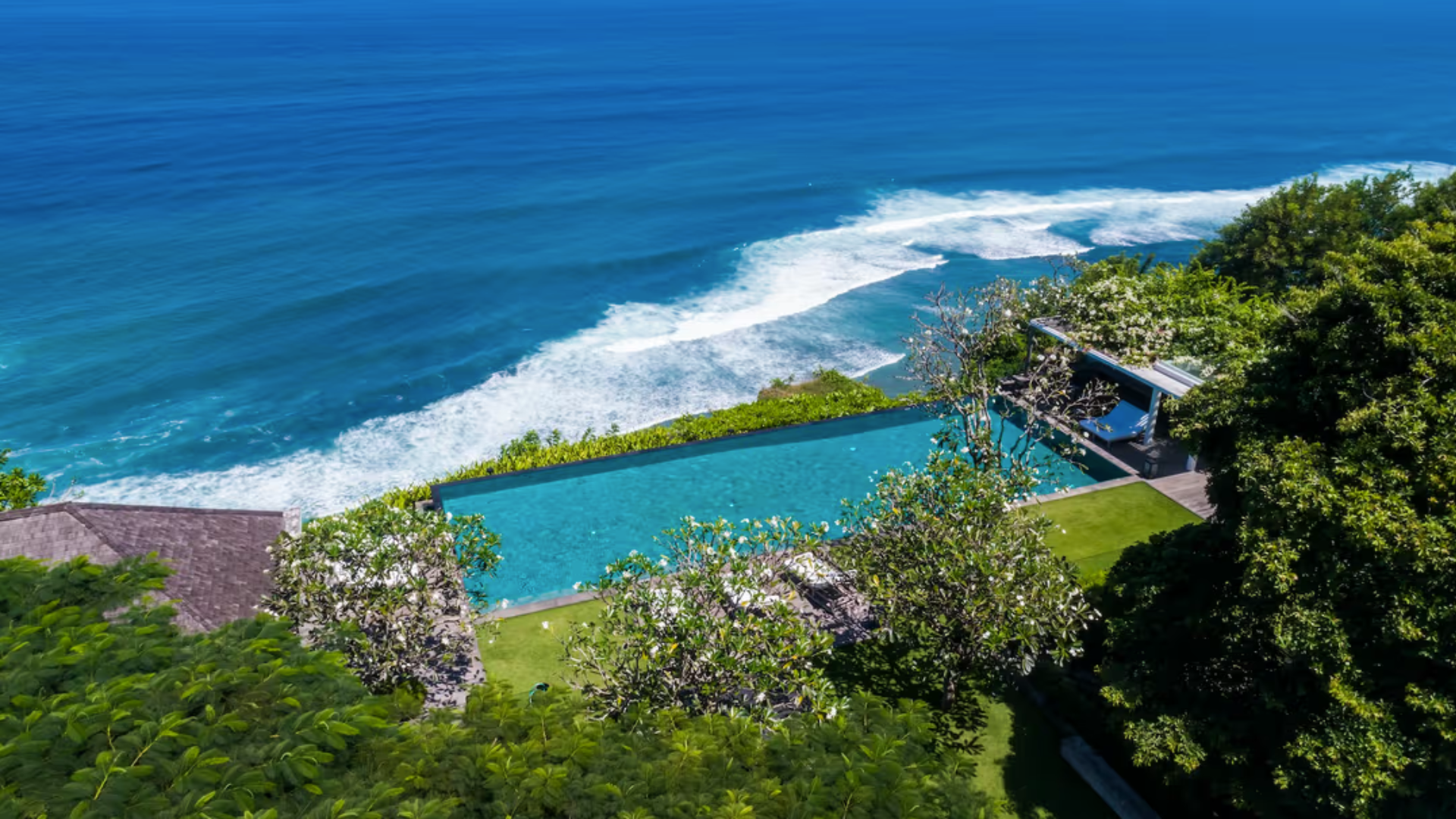 Poolvilla mit Meerblick auf Bali