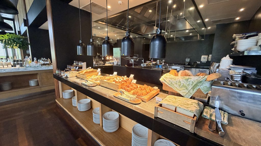 Mandarin Oriental Desaru Coast Ambara Fruehstueck Brot 1