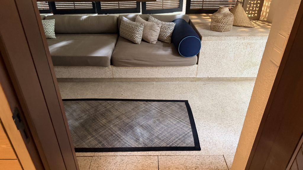 Mandarin Oriental Desaru Coast Rainforest Suite Schlafzimmer Ausgang Terrasse