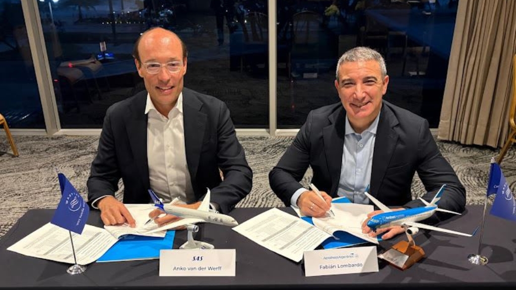 SAS X Aerolineas Argentinas Unterschrift