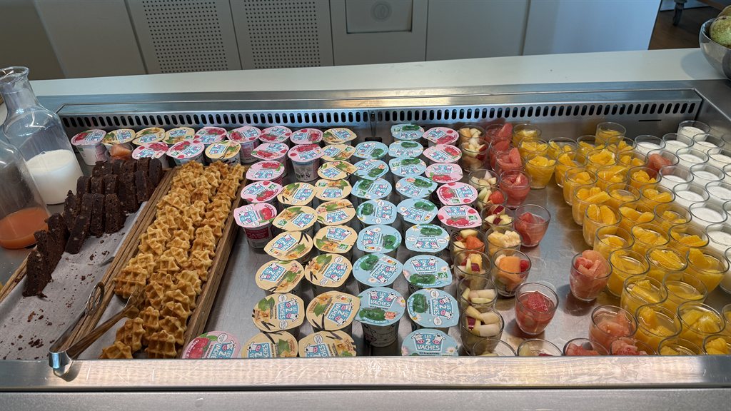 Air France Lounge Paris Cdg Terminal 2e Hall M Joghurt Und Obst