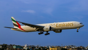 Emirates Airlines Boeing 777 Flug Nacht