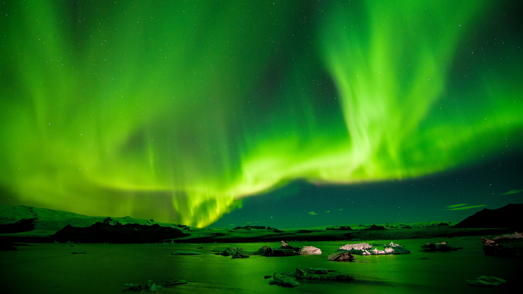 Nordlichter Island Nacht