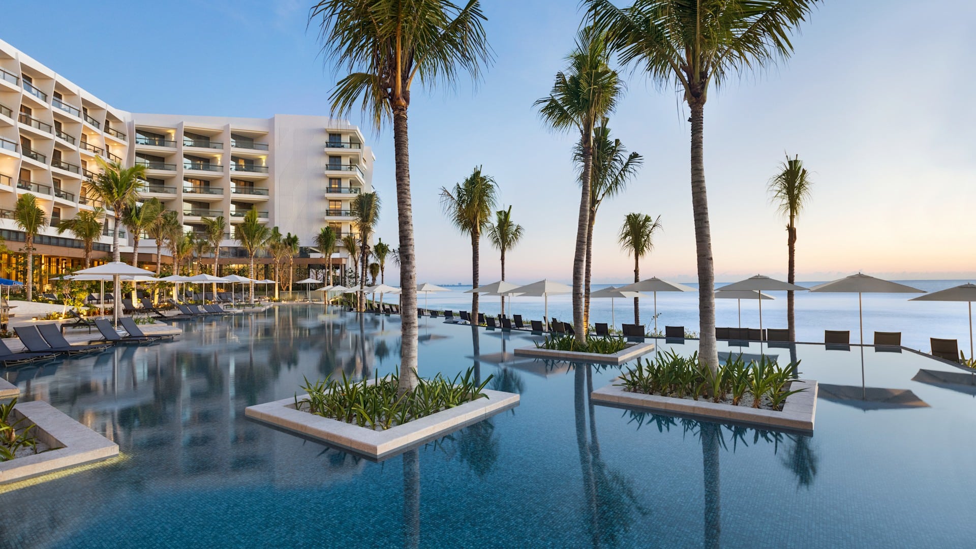 Hilton Cancun Pool