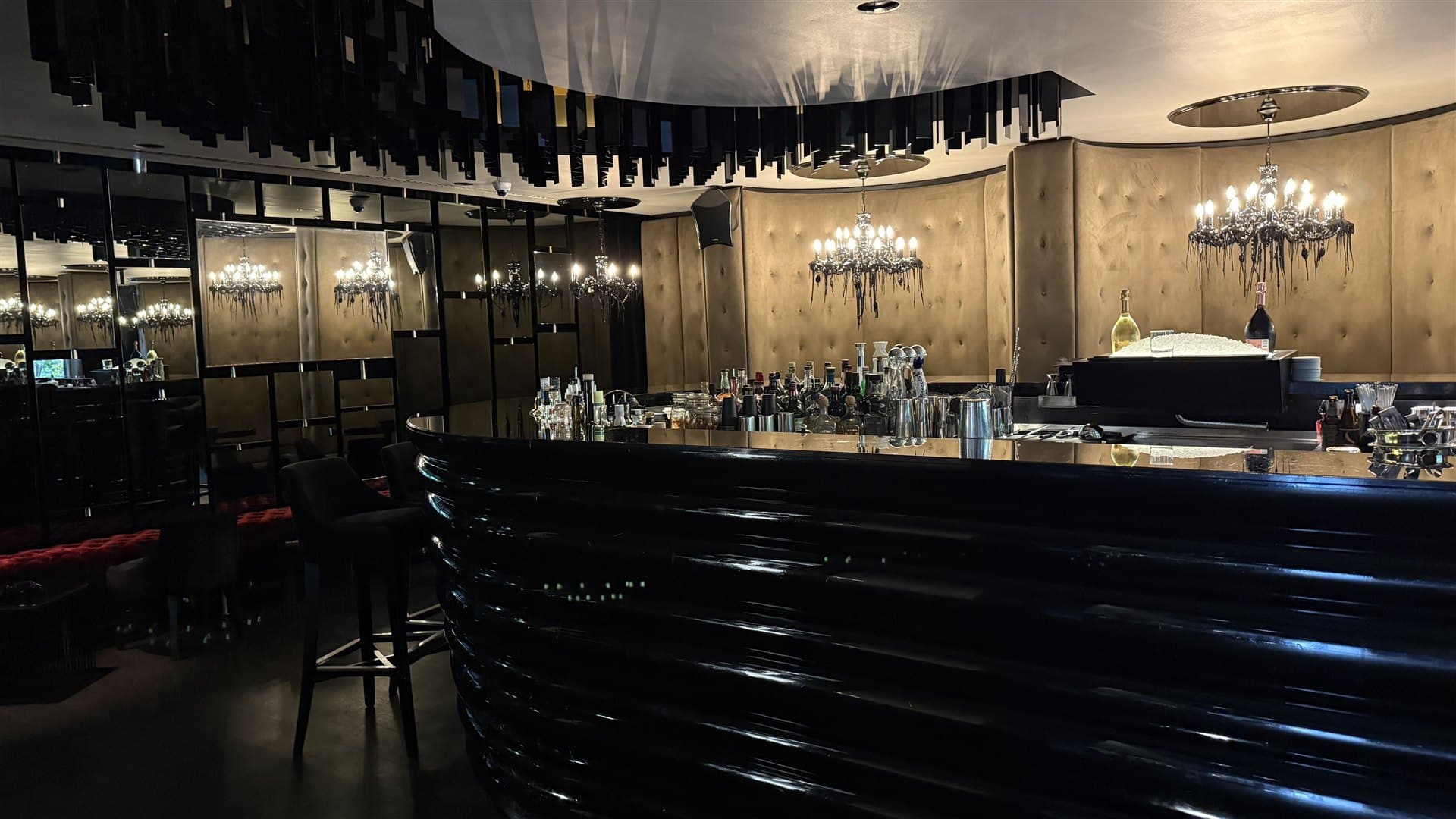 Roomers Frankfurt Central Roomers Bar