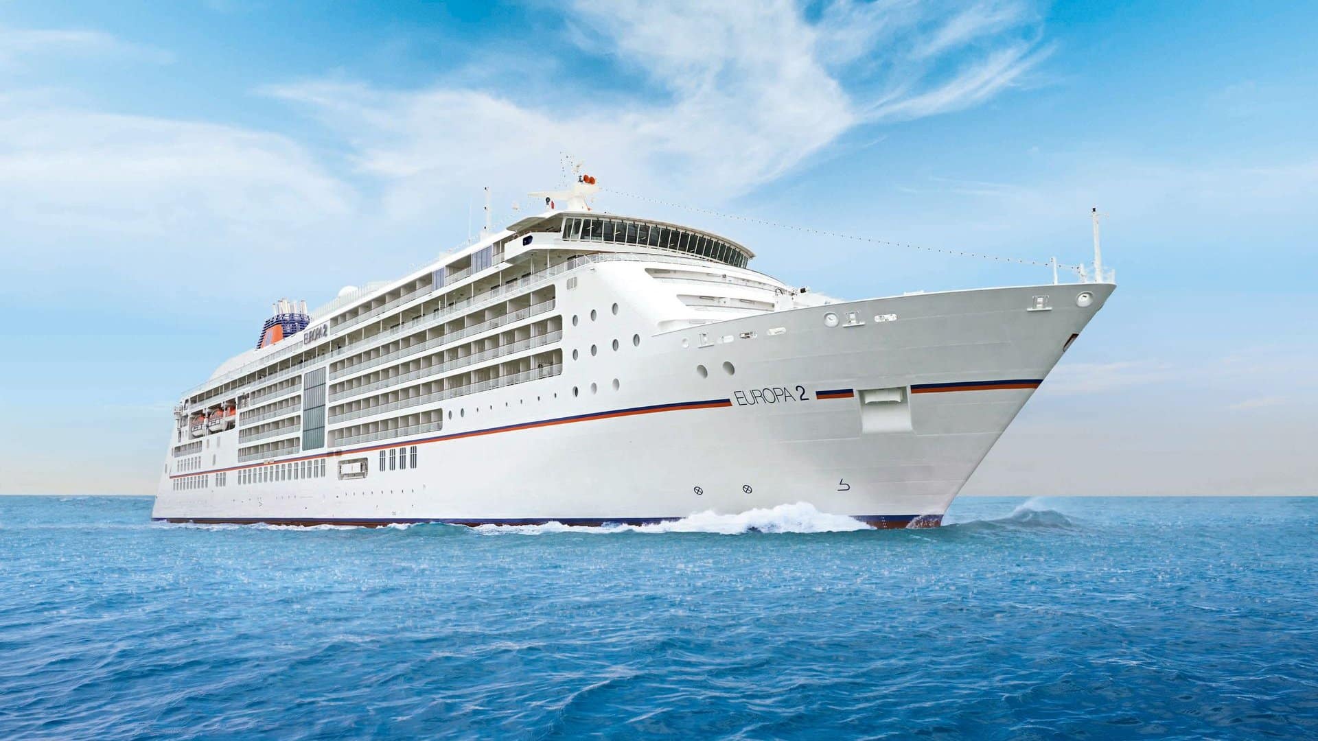 EUROPA 2 Kreuzfahrtschiff auf See