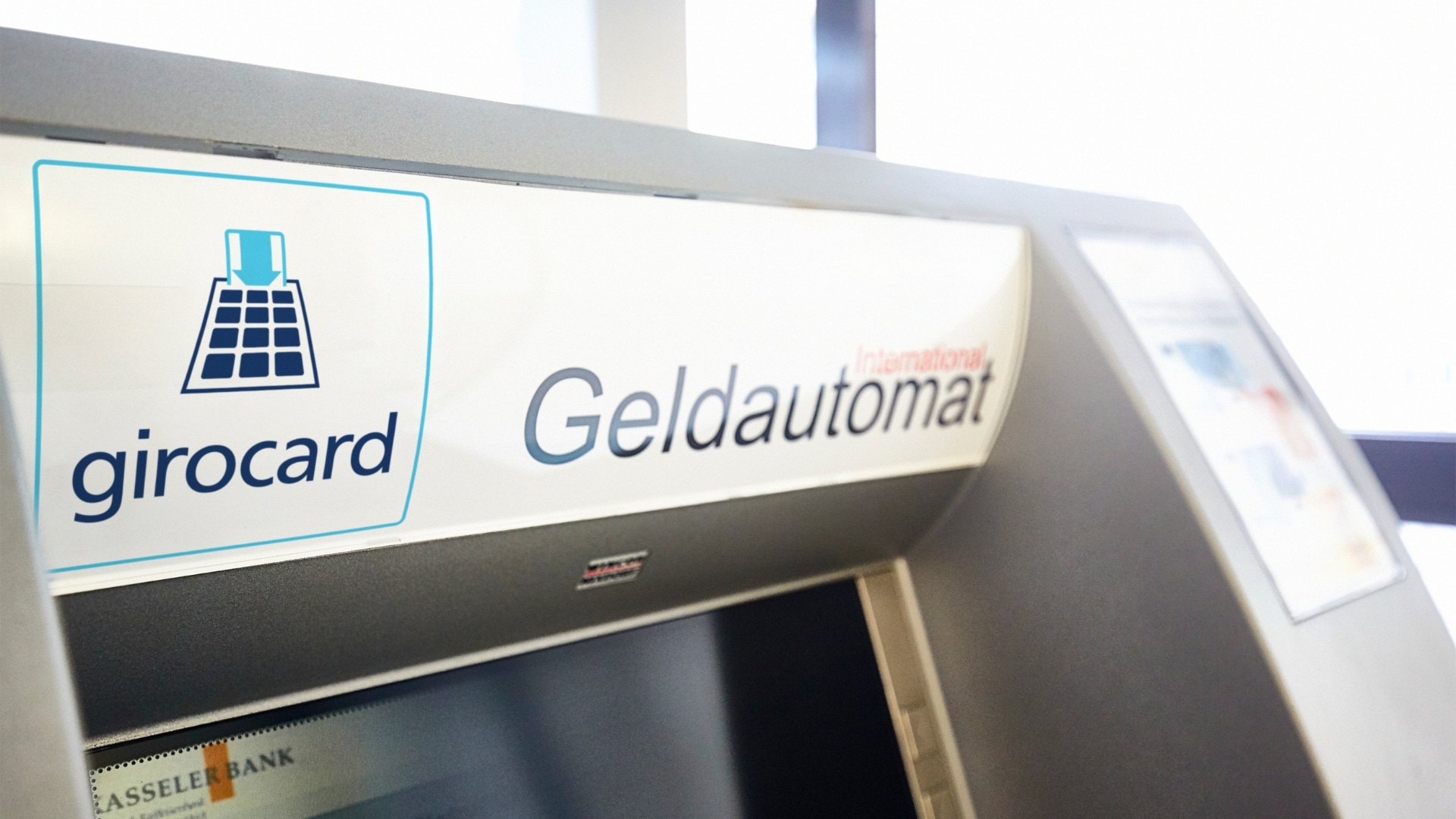 Girocard Geldautomat Close