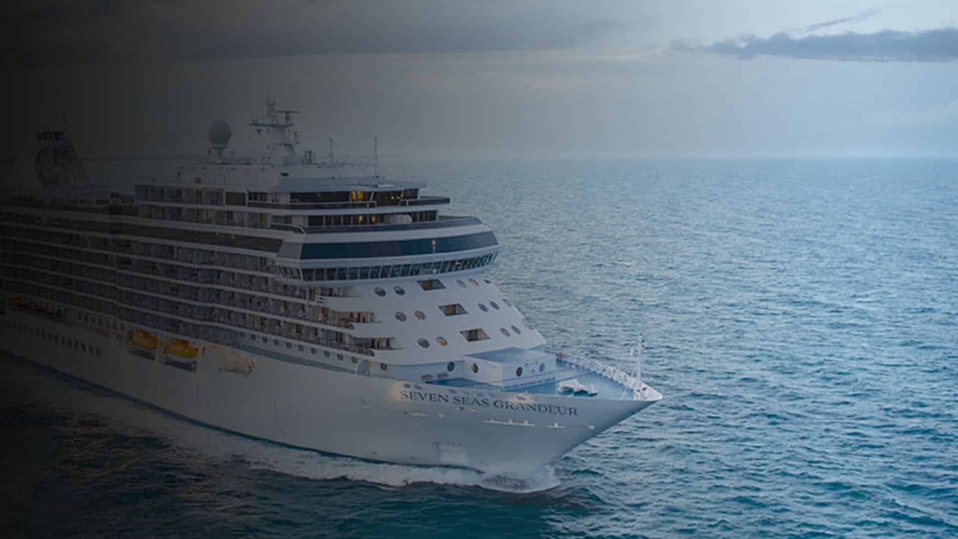 Seven Seas Grandeur von Regent Seven Seas Cruises auf See