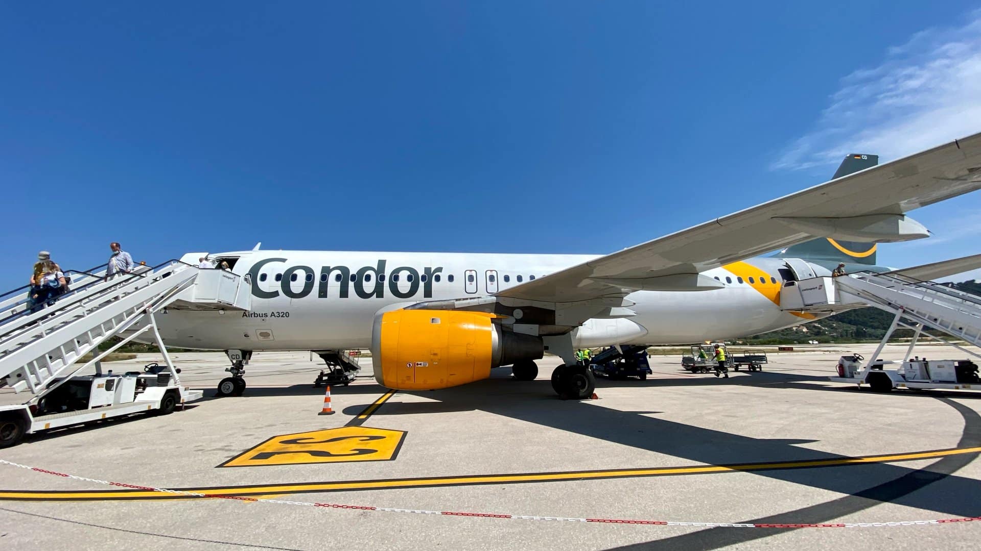 Condor Airbus A320 am Boden