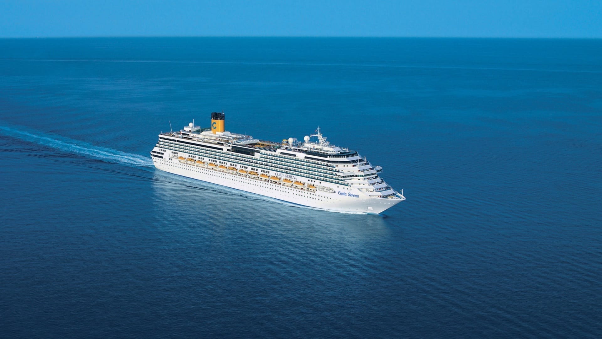 Costa Serena auf See