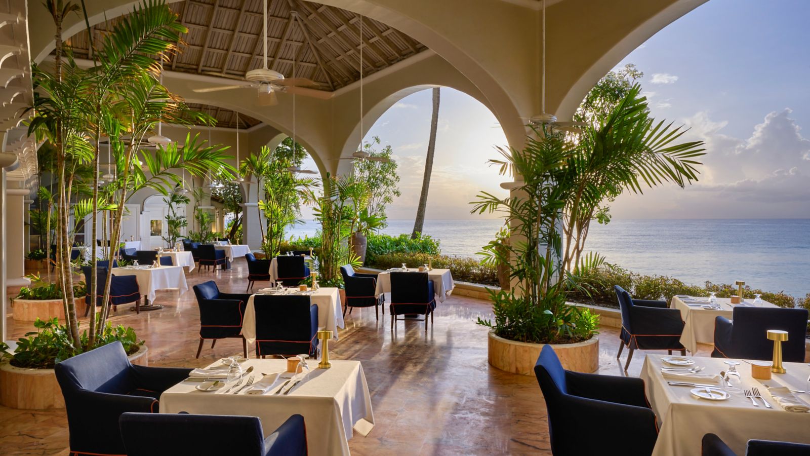 Terrassenrestaurant im Fairmont Royal Pavilion