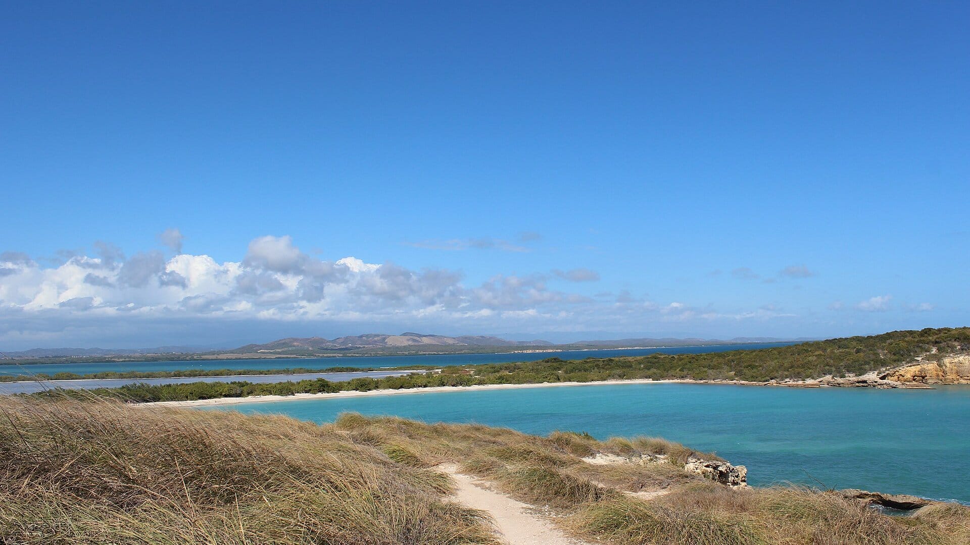 Kueste bei Cabo Rojo im Suedwesten von Puerto Rico