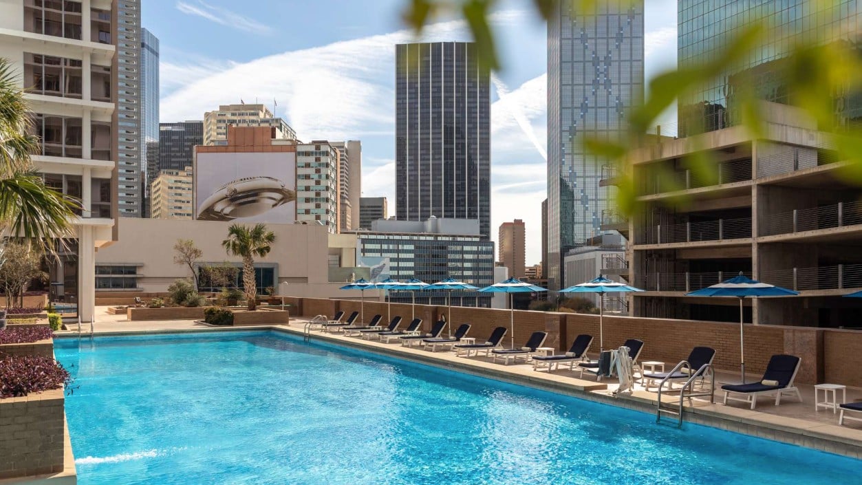 Fairmont Dallas Poolterrasse