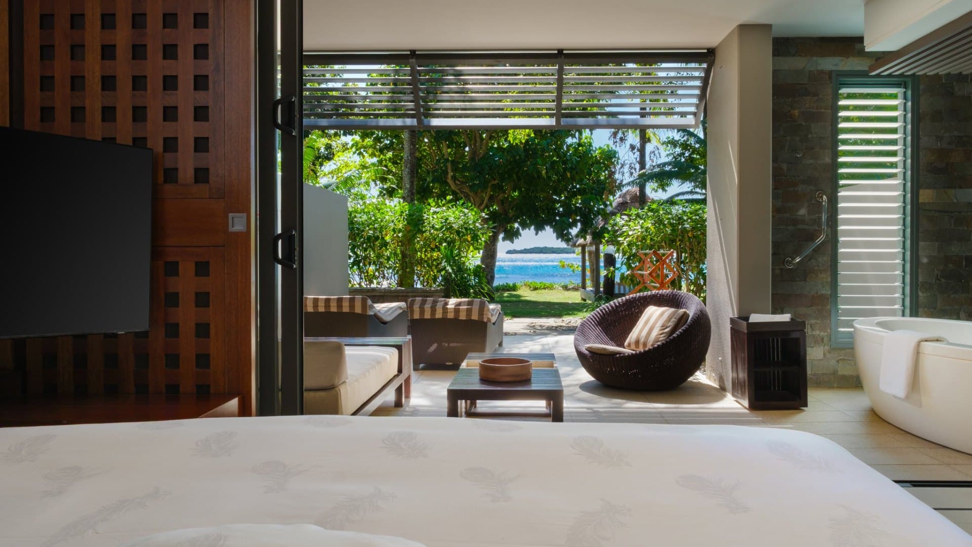 Zimmer mit Blick in den Garten und auf den Pazifik im InterContinental Fiji