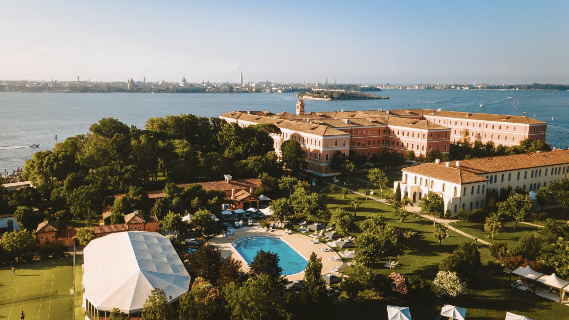 San Clemente Palace Venedig von aussen auf der Laguneninsel