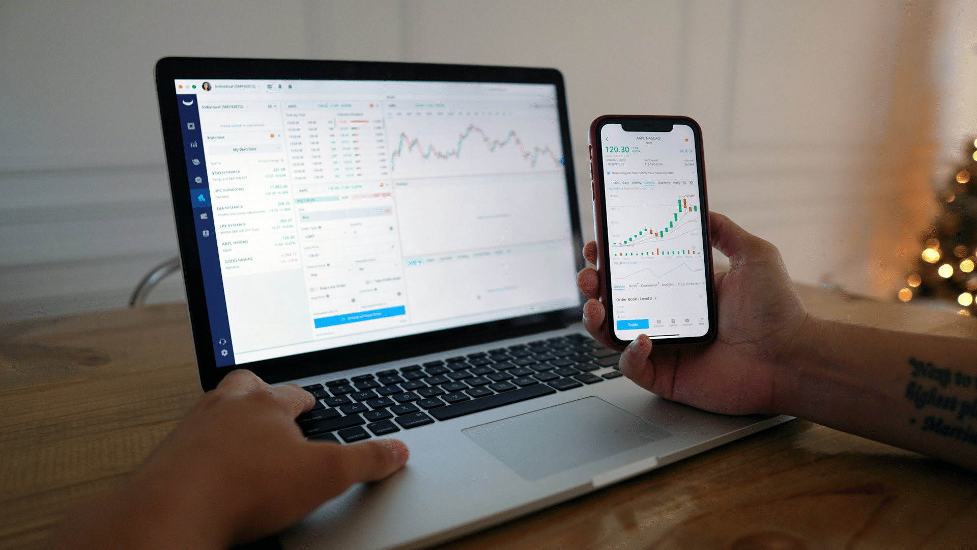 Depot Broker Finanzen Uebersicht Aktien Anlagen Laptop Handy App