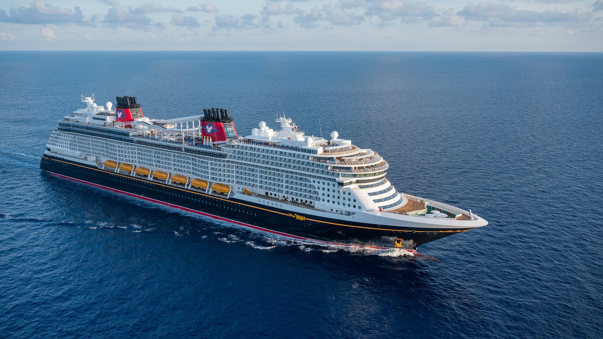 Disney Wish Kreuzfahrtschiff auf See