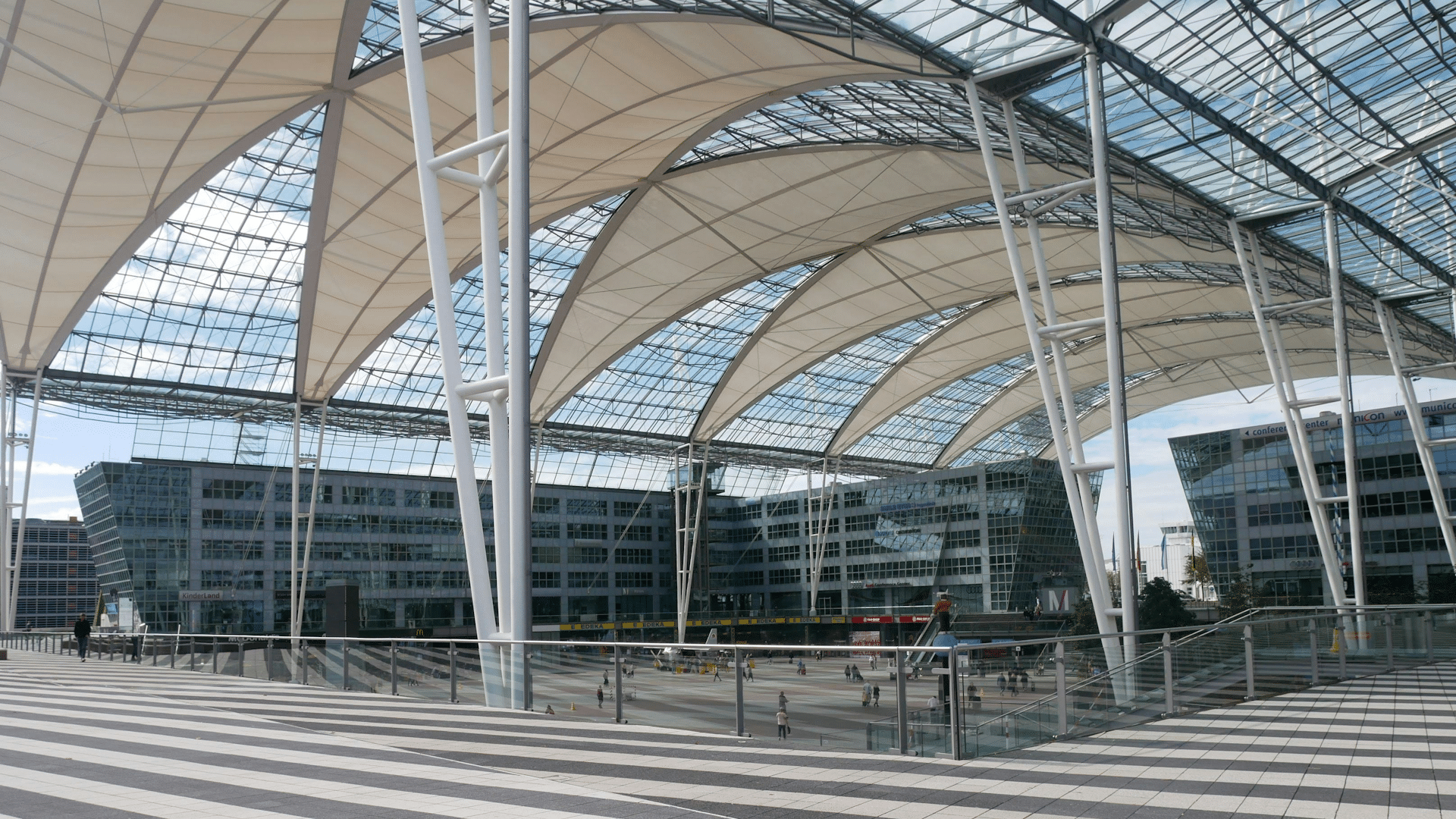 Flughafen Muenchen Aussen Fassade