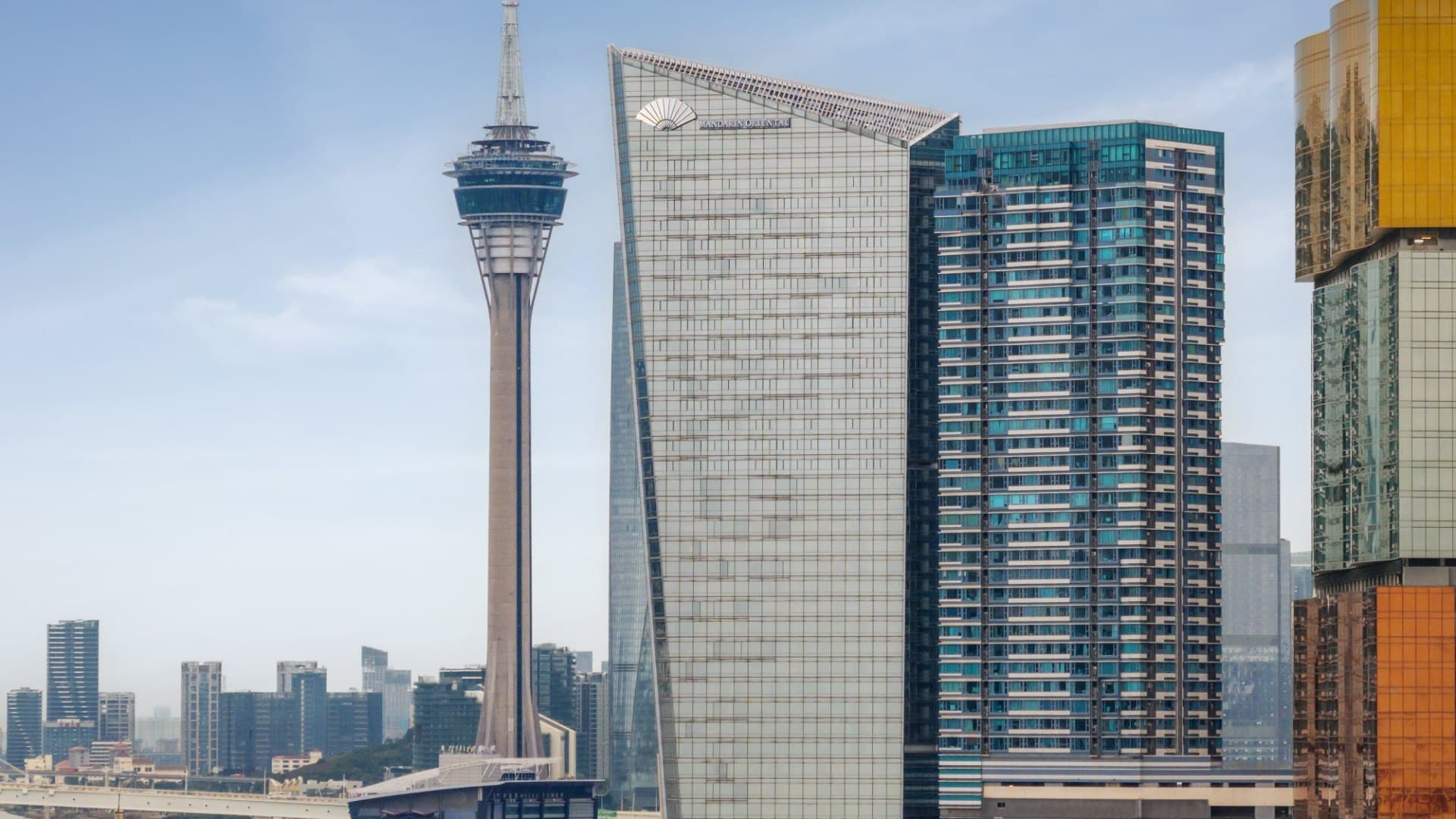 Fassade des Mandarin Oriental Macau bei Tageslicht