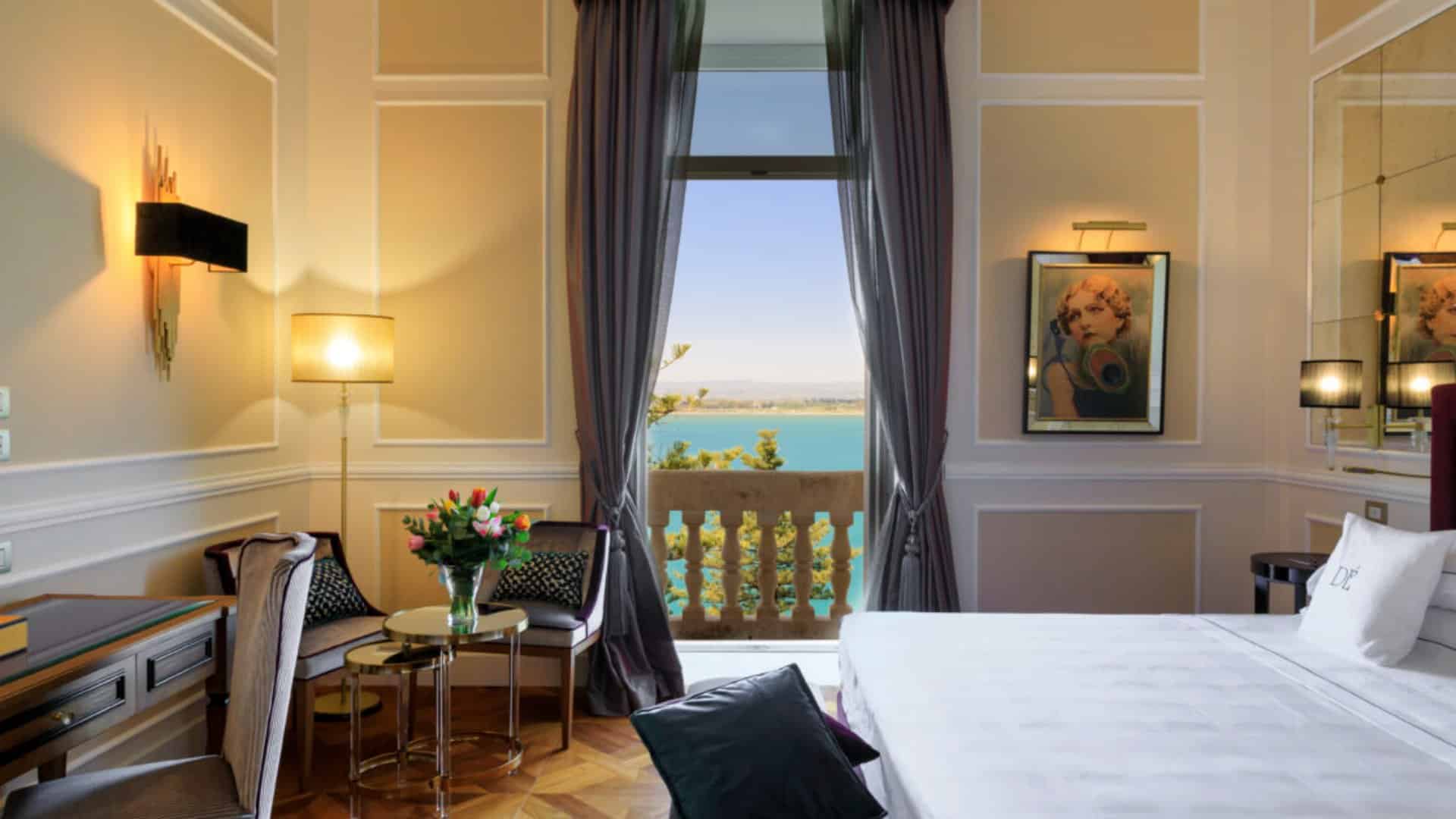 Zimmer mit Blick auf den Hafen von Syrakus