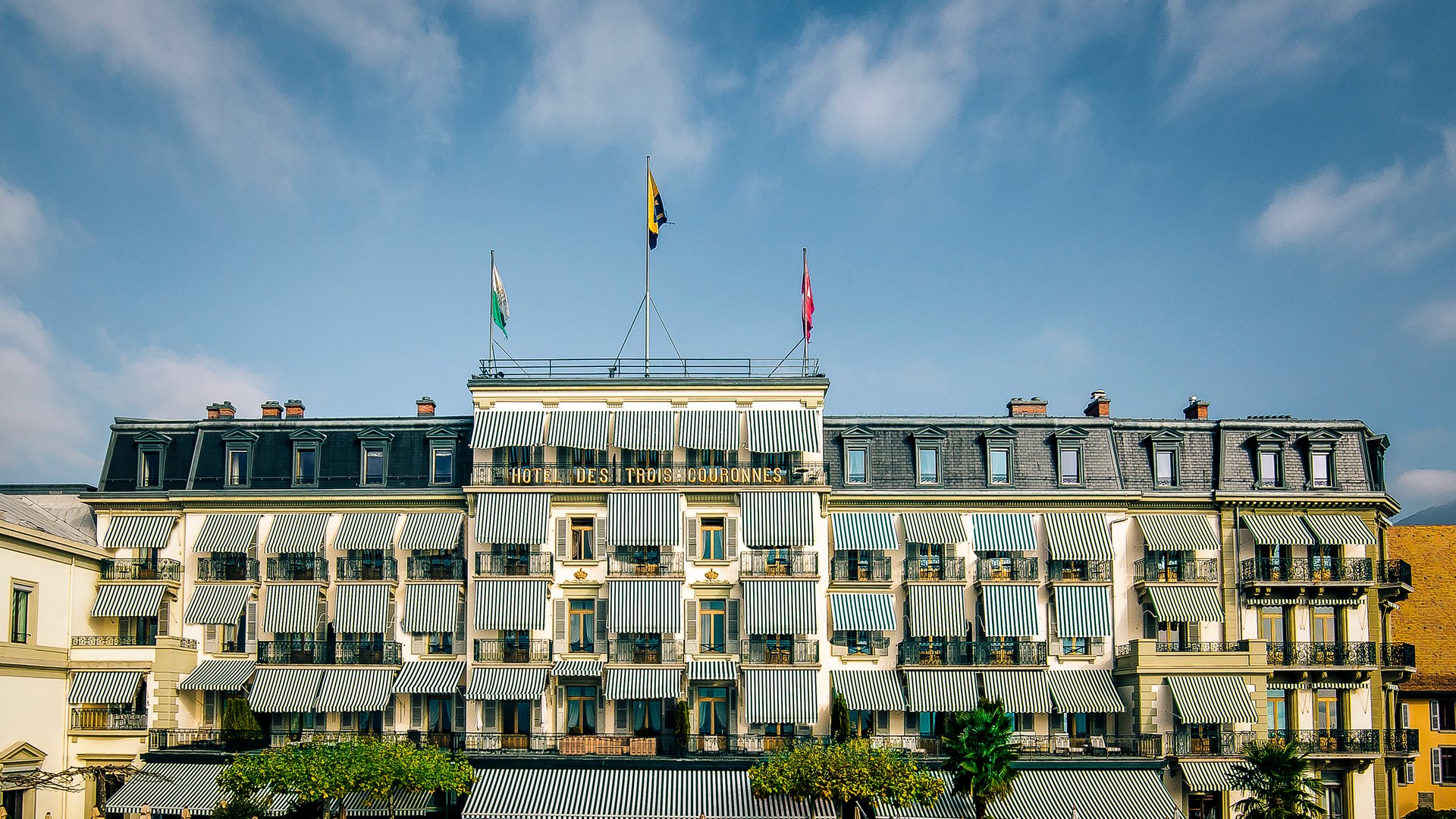 Fassade des Hôtel des Trois Couronnes in Vevey am Genfersee