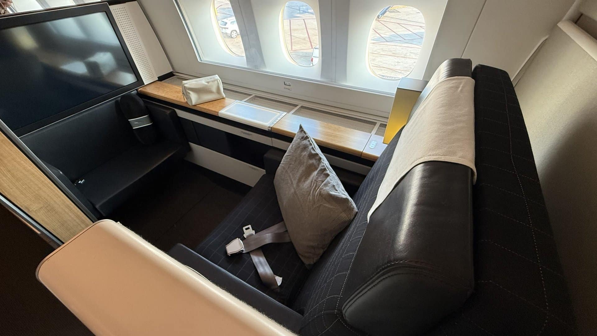 Swiss First Class Boeing 777 Fenstersitz 2