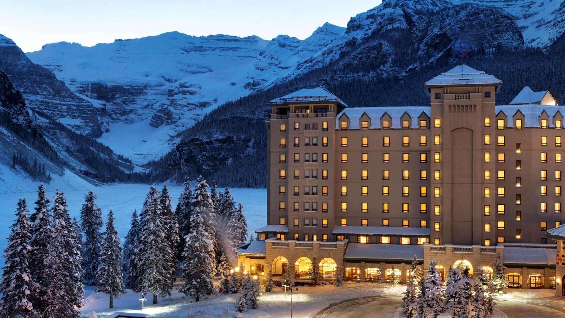 The Fairmont Chateau Lake Louise Exterior