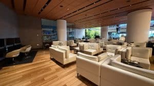 Turkish Airlines Domestic Lounge Istanbul Sitzgruppen mit Ledersesseln