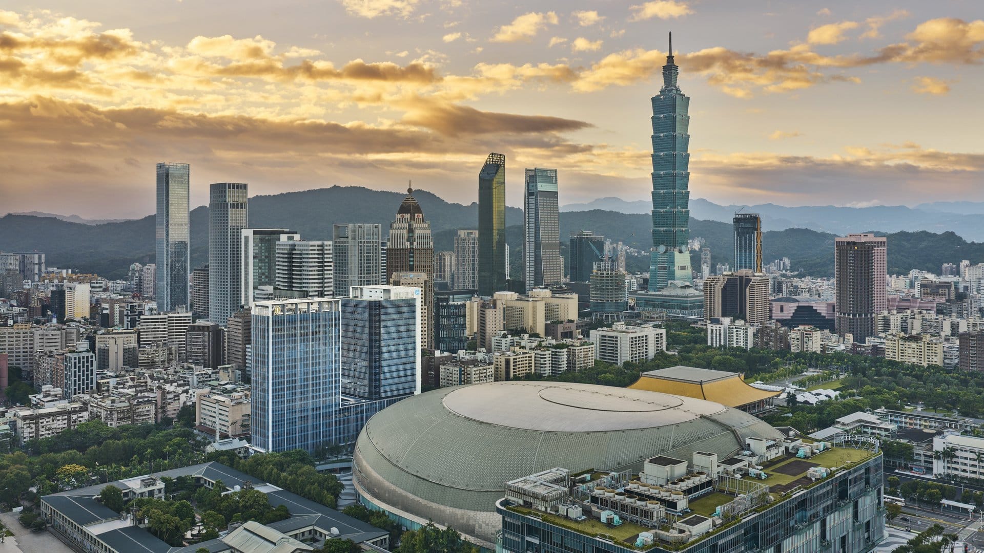 InterContinental Taipei mit Taipei Dome und Taipei 101 bei Sonnenuntergang