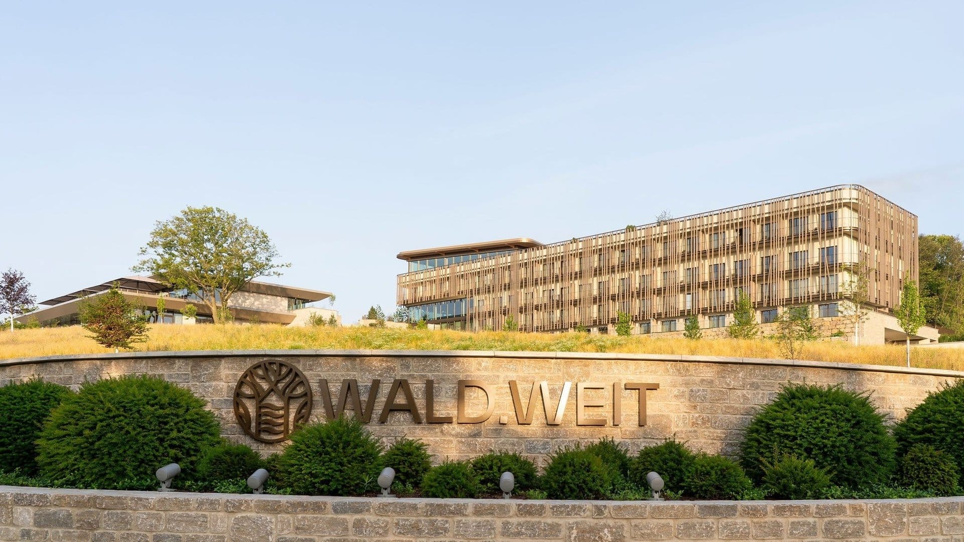 WALD WEIT Rheingau Hotel Einfahrt